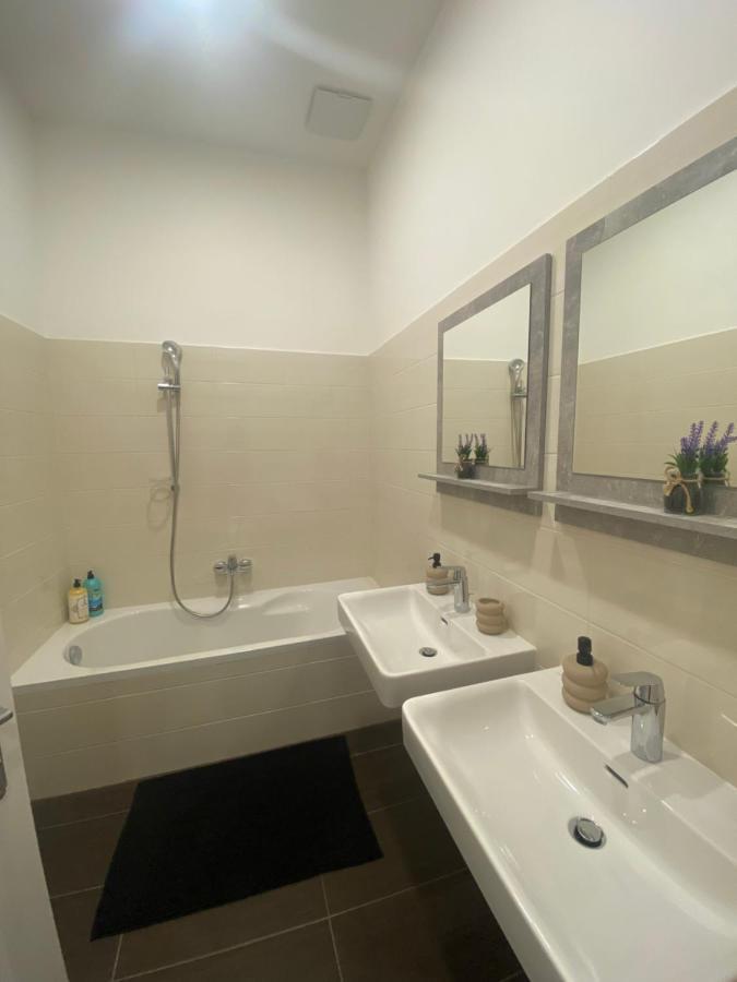 Home Sweet Home - Vienna Central מראה חיצוני תמונה